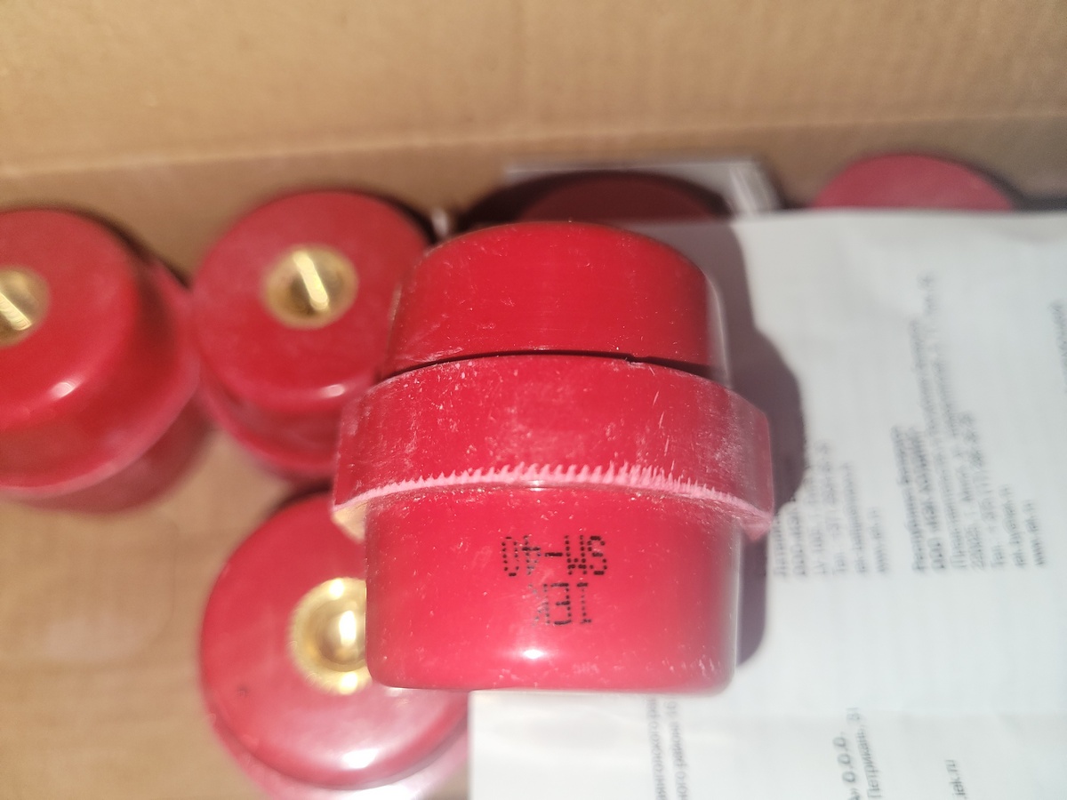 Изолятор шинный IEK SM40/8 (YIS11-40-12)