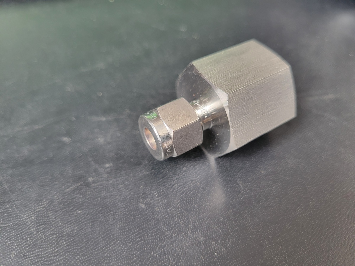 Соединение с внутренней резьбой DK-Lok DCF4-8N-SA