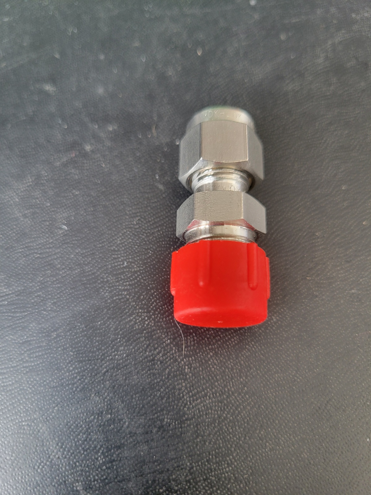 Штуцер с наружной резьбой DK-Lok DMC4-4N-SA