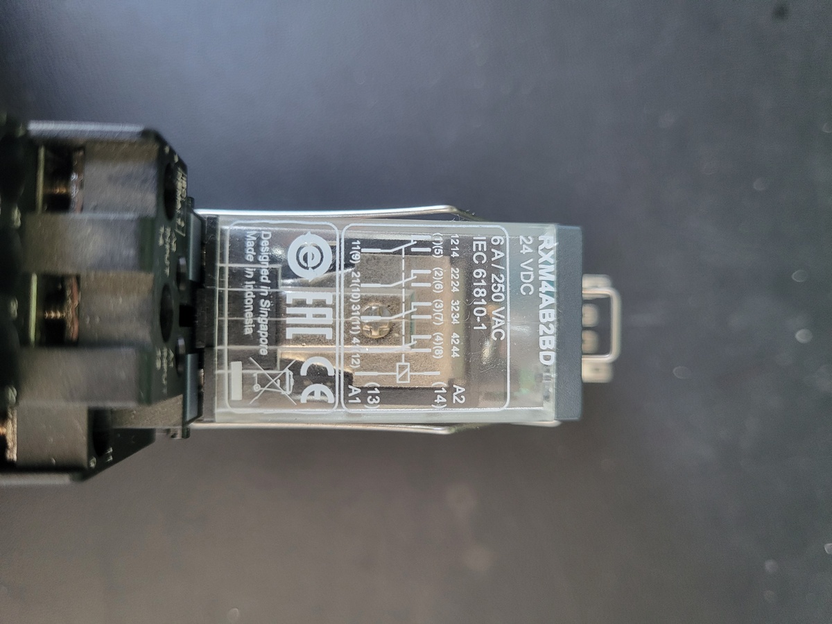 Реле Schneider Electric RXM4AB2BD