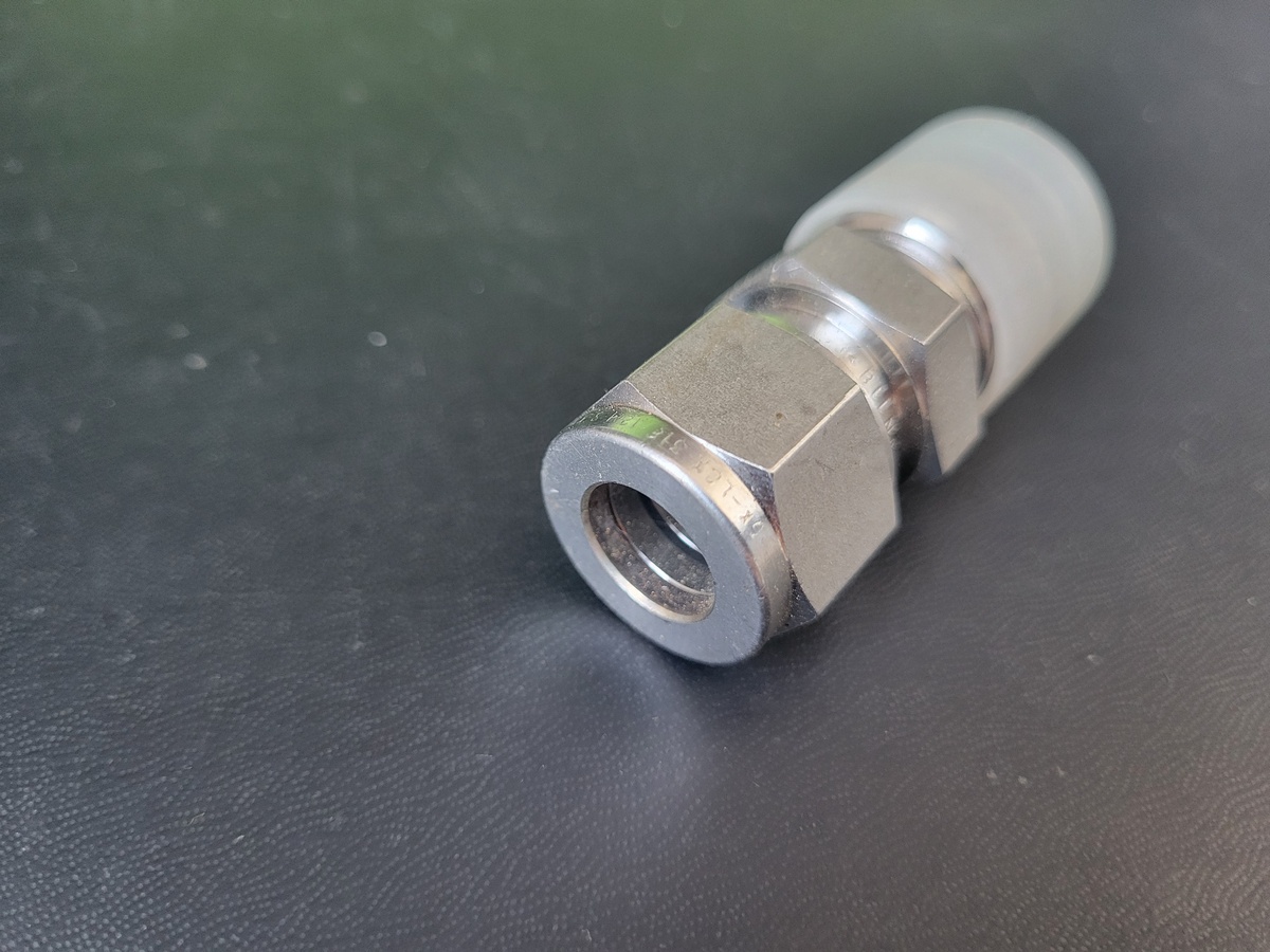 Штуцер с наружной резьбой DK-Lok DMC12M-4G-S