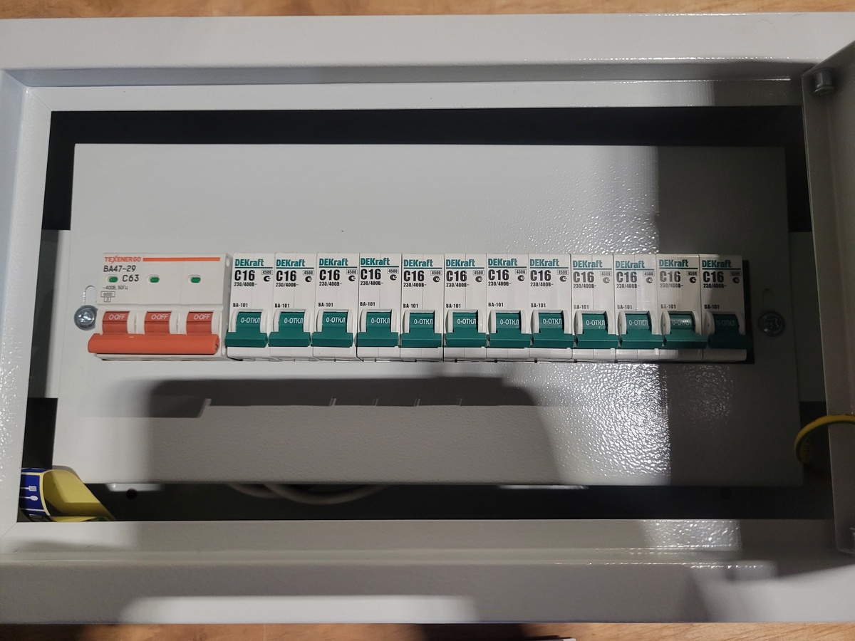 Щит освещения ОЩВ-12УХЛ4 40А+12х16А