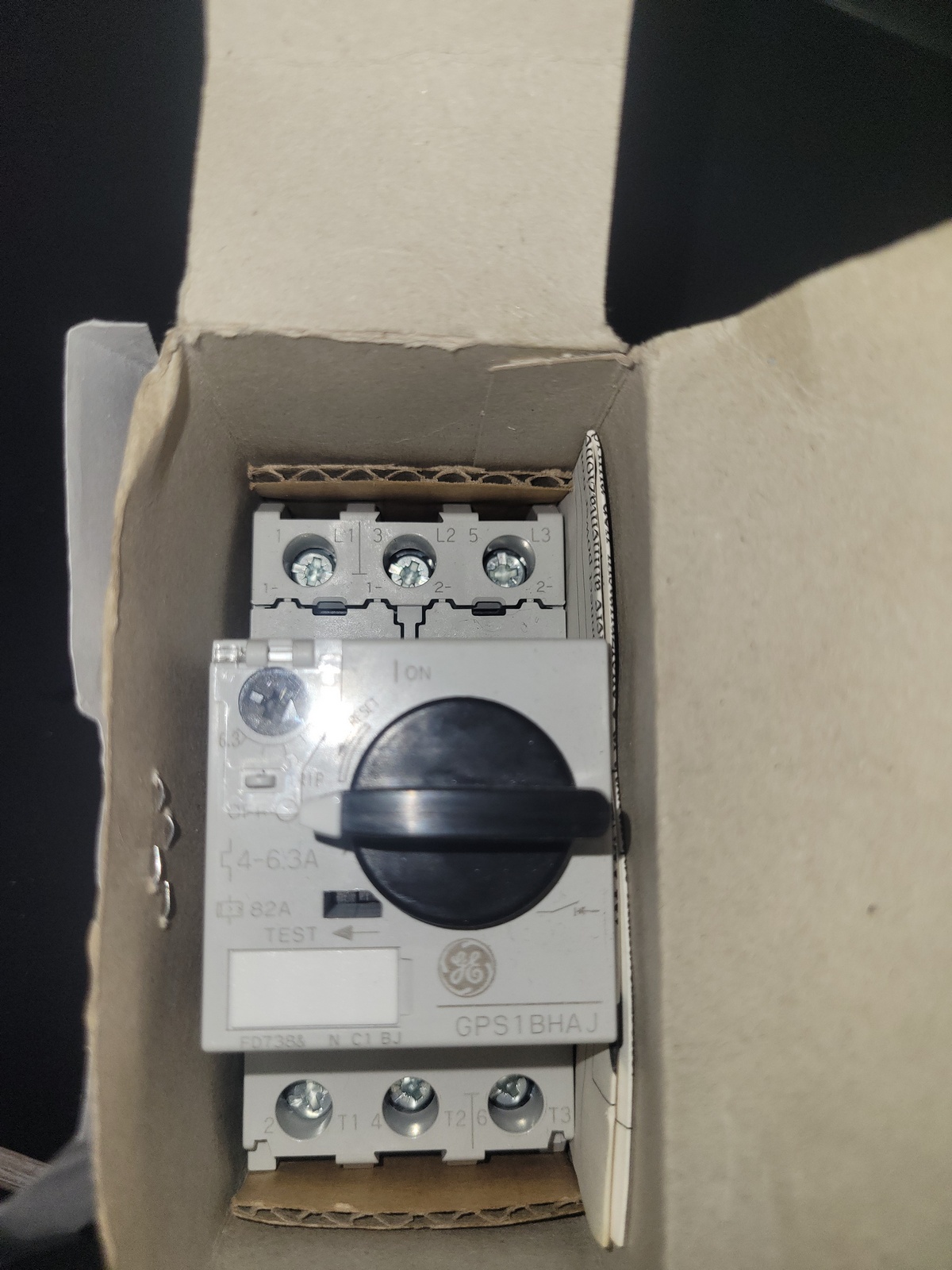 Выключатель автавтоматический General Electric GPS1BHAJ 3P МТ 6.3А
